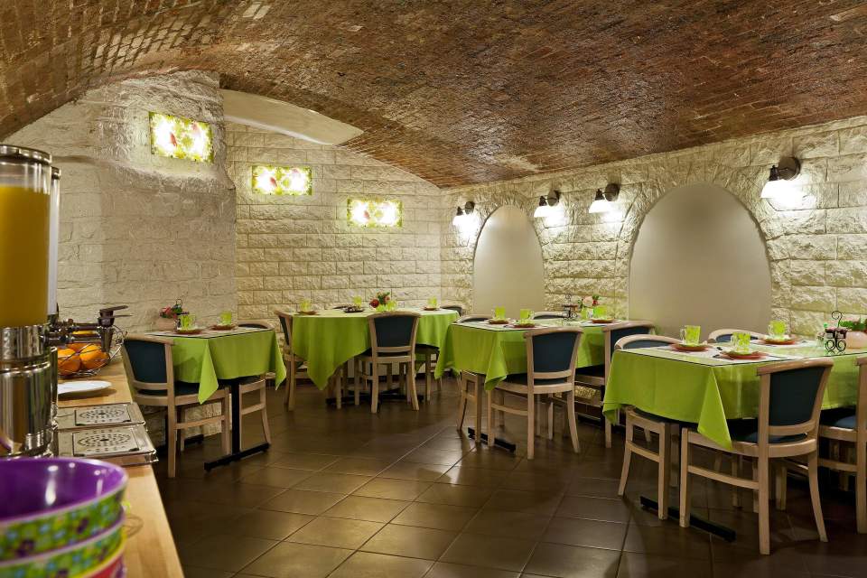 salle de petit déjeuner hotel aurore